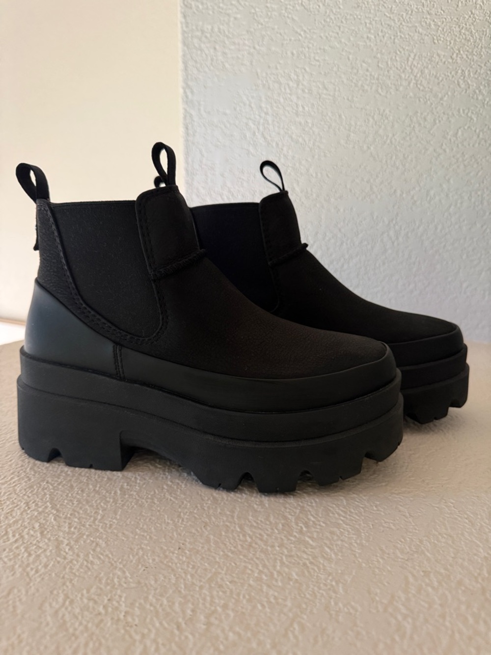 Platform UGG Brisbane Chelsea Boots - Black